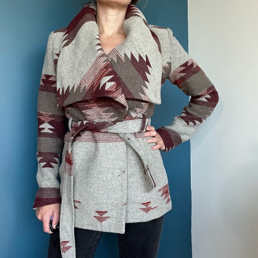 Beautiful Western/Navajo Print Jacket - S